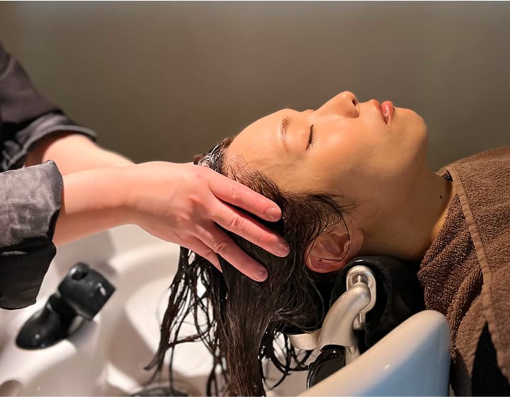 ヘッドスパの施術風景