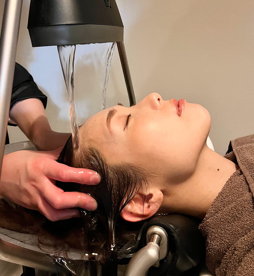 ヘッドスパの施術風景